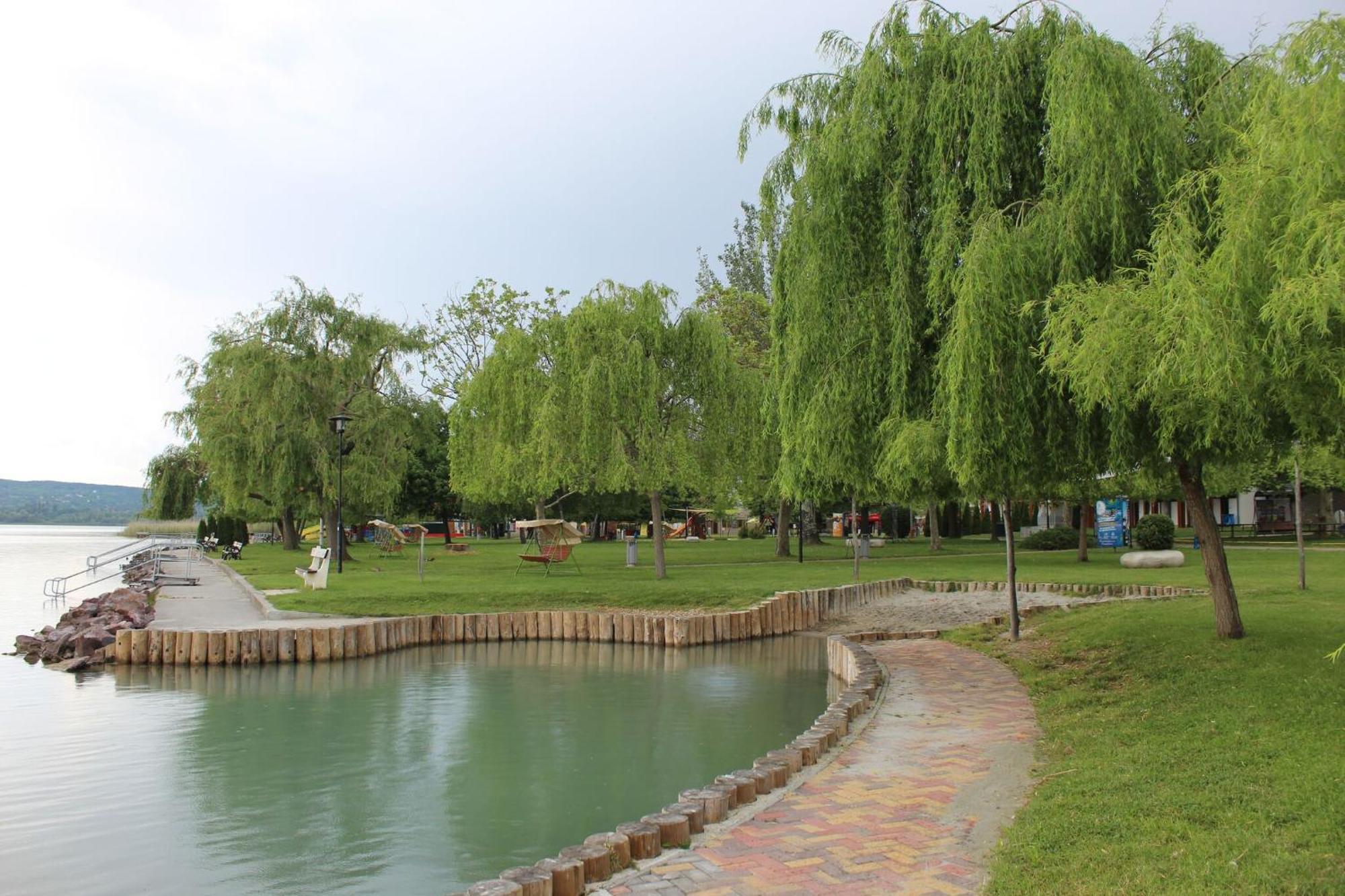 Foeveny Apartmanok Balatonfuzfo Exterior photo